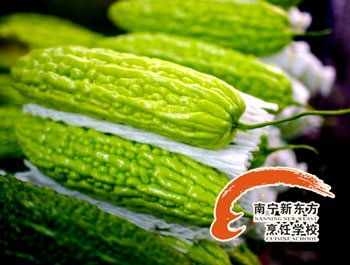 南宁新东方烹饪学校提示选苦瓜的窍门